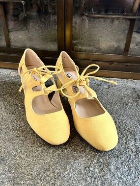 So Me Yellow Suede Chunky Heel Shoes, Size 10, 2" Heels